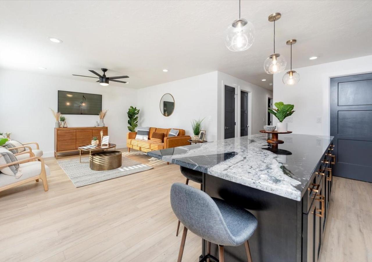 Mid Century Modern Boise-River Bungalow W/ Hot Tub Bagian luar foto