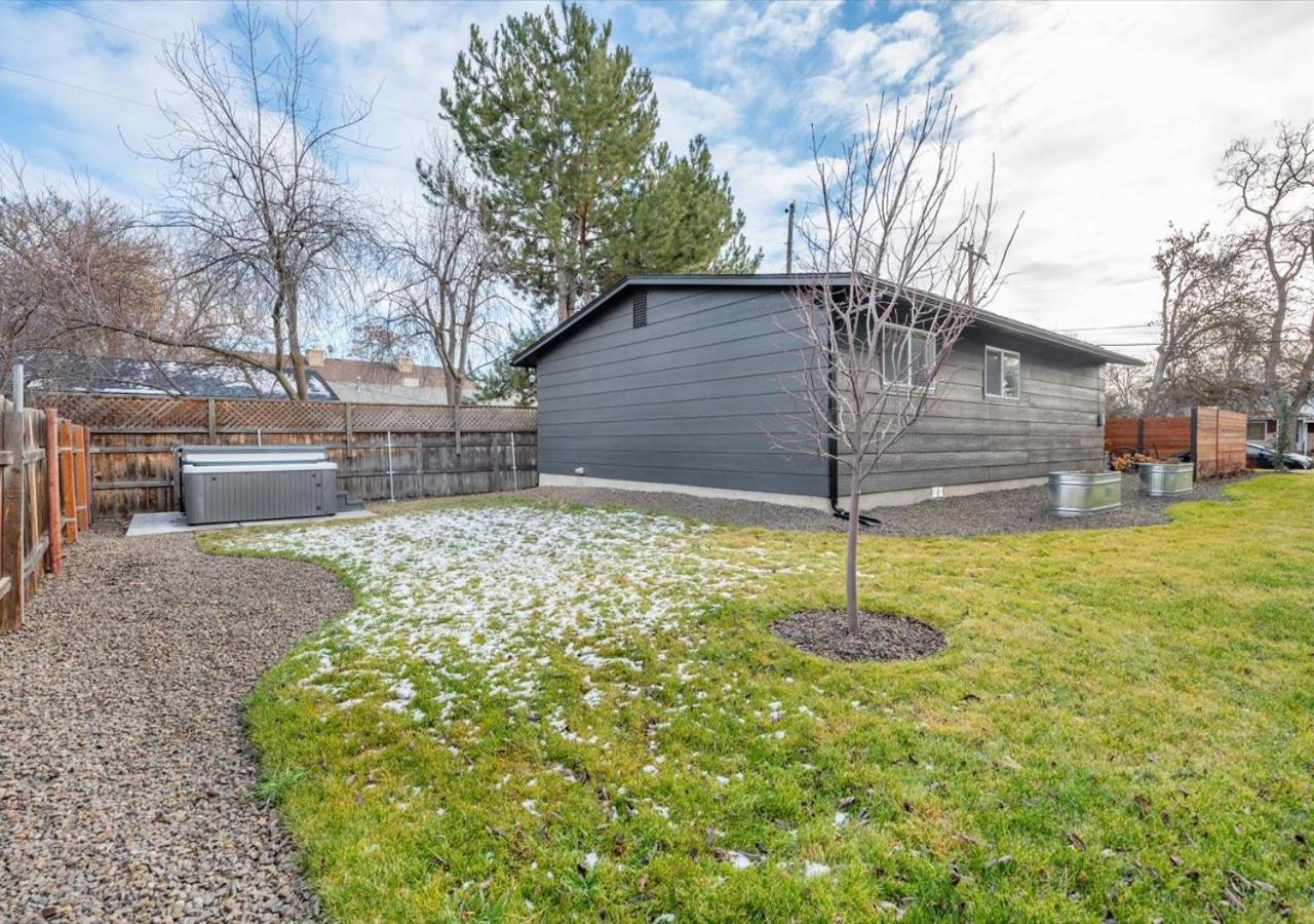 Mid Century Modern Boise-River Bungalow W/ Hot Tub Bagian luar foto